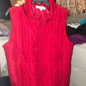 SLEEVELESS RED VEST